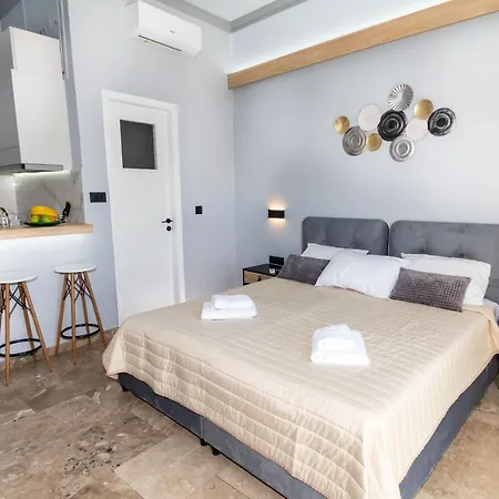 Apartment Queen Mary Beachfront Agia Marina